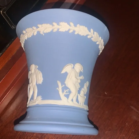 Wedgwood Jasperware Blue and White smallVase 3 1/2 - Picture 3 of 5